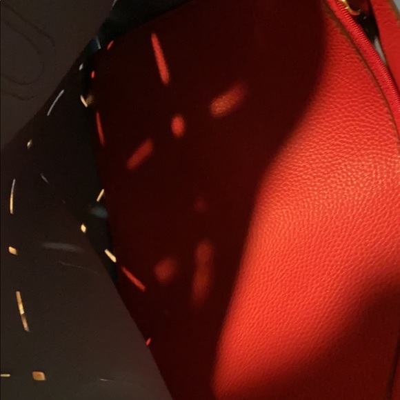 NWOT TUTILO New York perforated tote with pouch - Picture 5 of 12